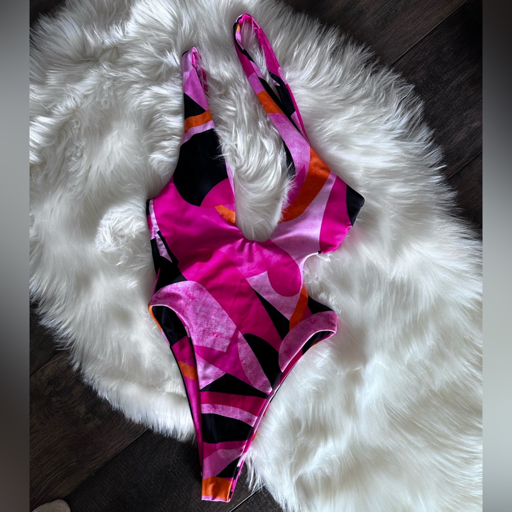 Marbled print cutout one piece